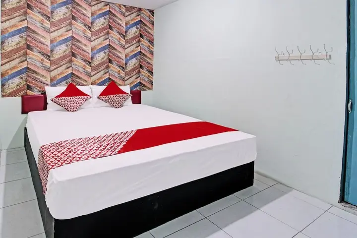 Тренгалек: OYO Life 92032 Utama Hotel & Karaoke