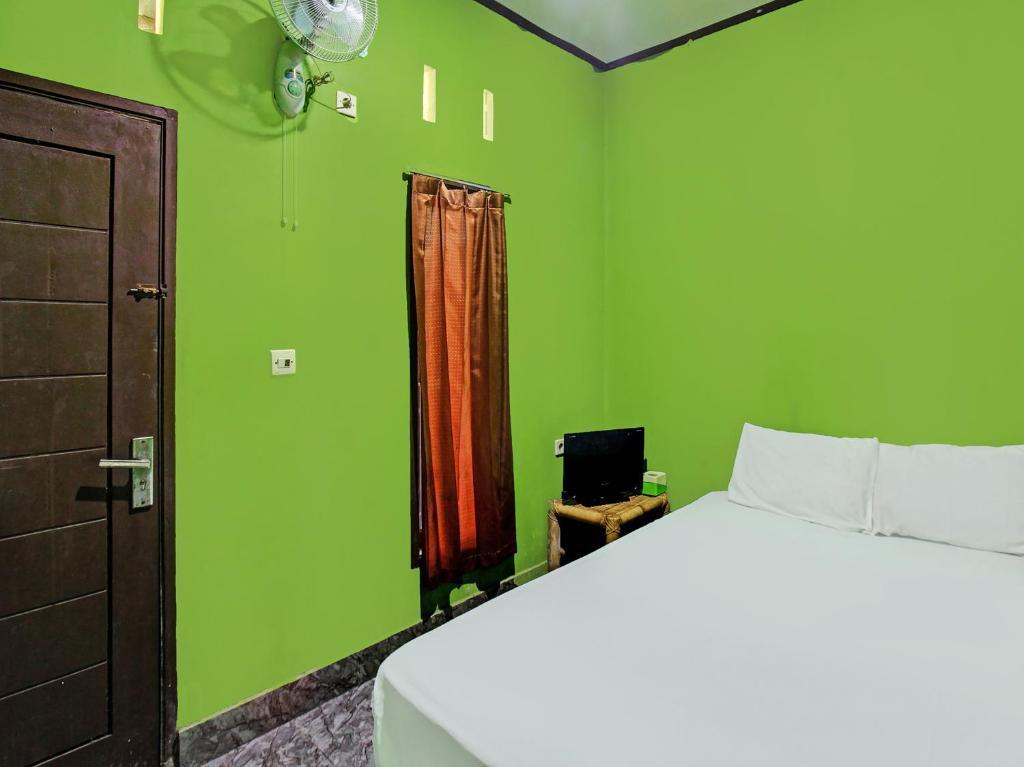 OYO 92149 Ashooy HomestayNearWisata Desa sedau — фото 6