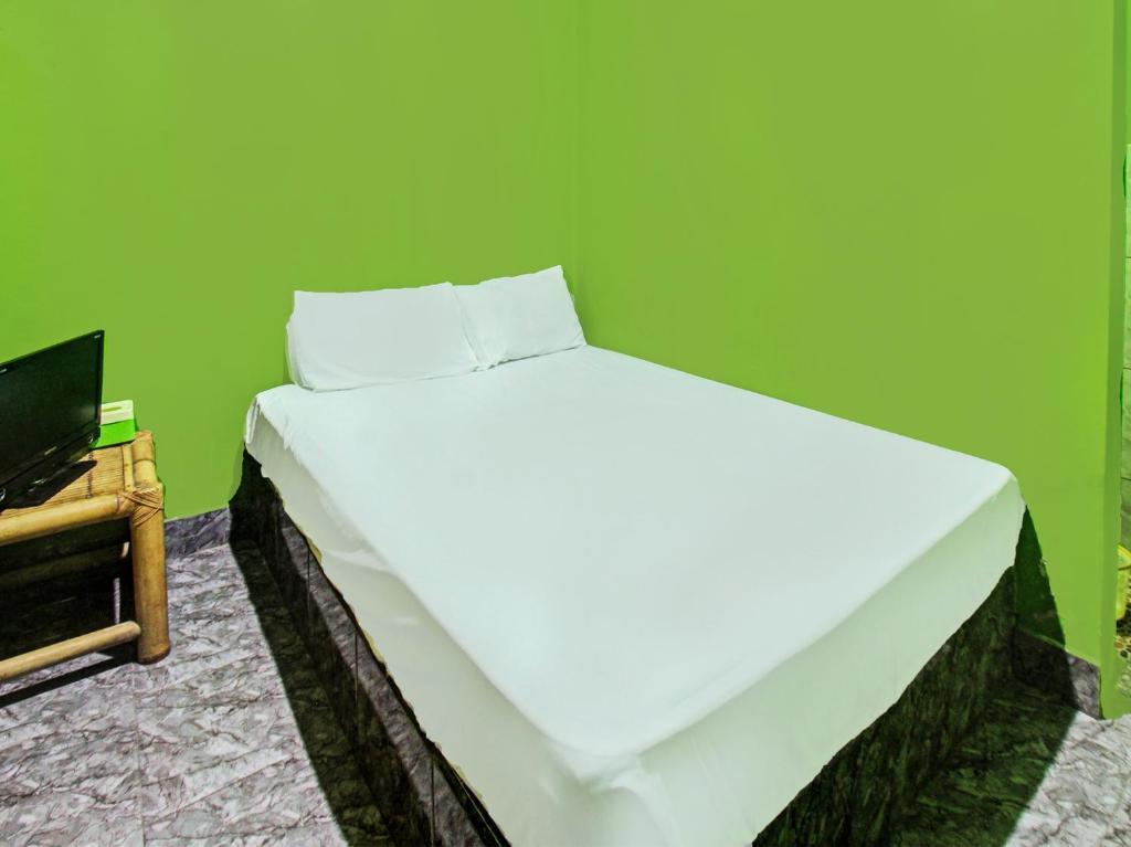 Прайя: OYO 92149 Ashooy HomestayNearWisata Desa sedau