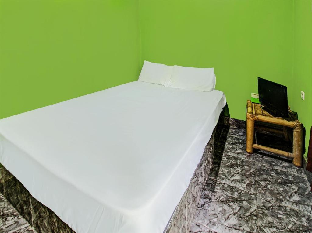 Прайя: OYO 92149 Ashooy HomestayNearWisata Desa sedau