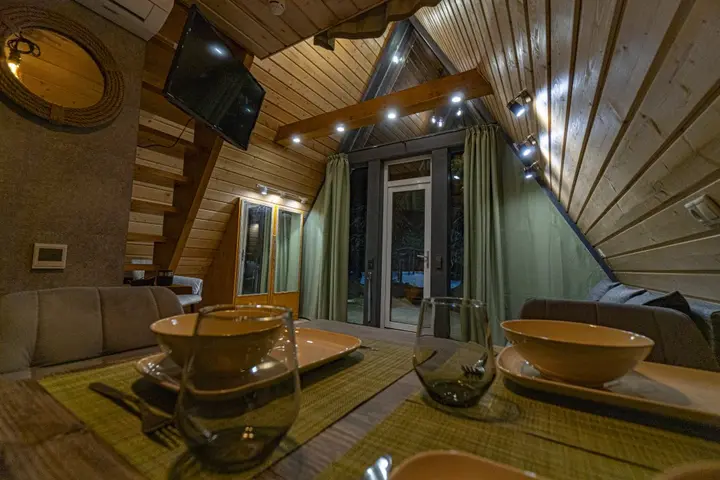 Красный Огорок: Гостевой дом A-Frame 40 с панорамным остеклением