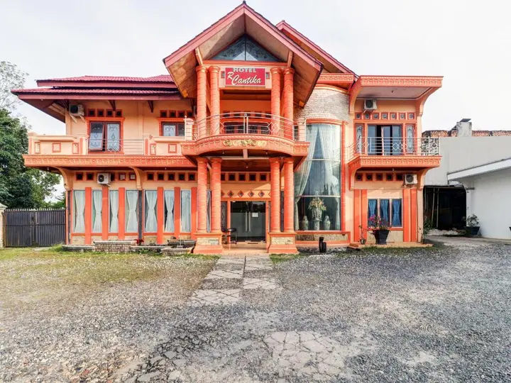 Бангко: OYO 113500 Hotel R Cantika Syariah
