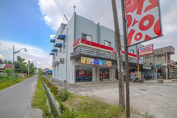 Медан: OYO 90637 Rumah Ni Karo
