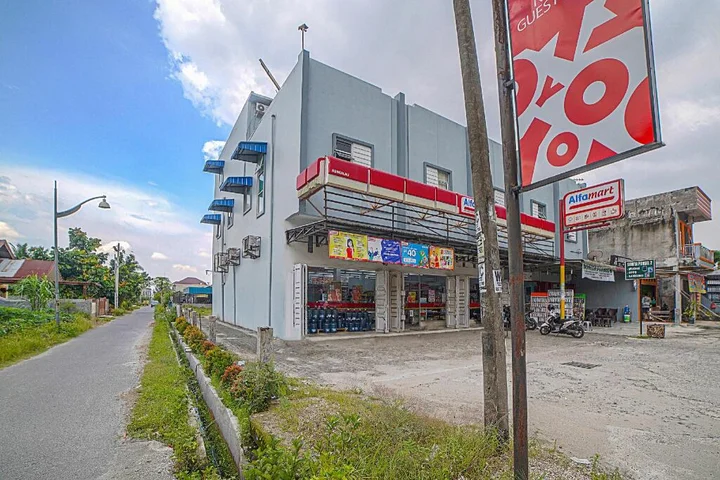 Медан: OYO 90637 Rumah Ni Karo