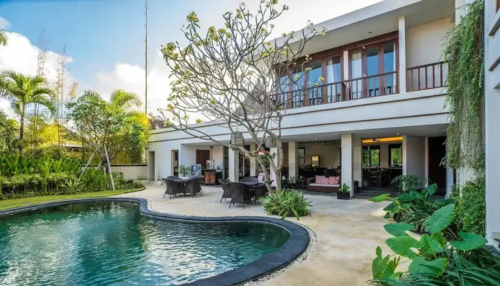 Villa For Big Family Stay 10 Bedroom in Bali Seminyak — фото 1
