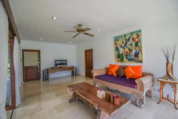 Унгасан: Villa Asmara