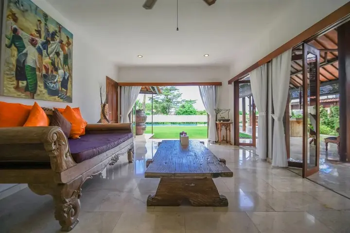 Унгасан: Villa Asmara