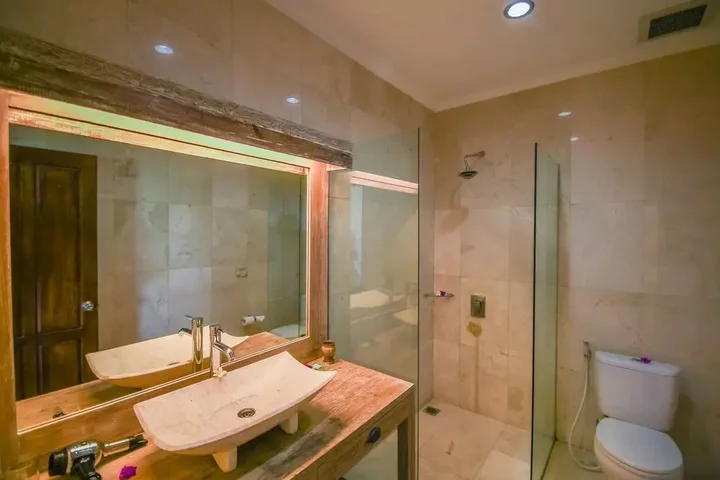 Унгасан: Villa Asmara