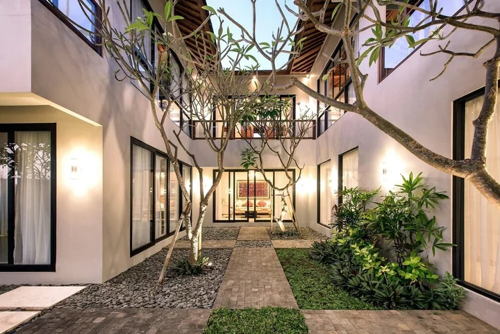 Унгасан: Karang Saujana Estate