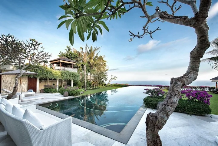 Унгасан: Karang Saujana Estate