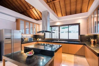 Унгасан: Karang Saujana Estate