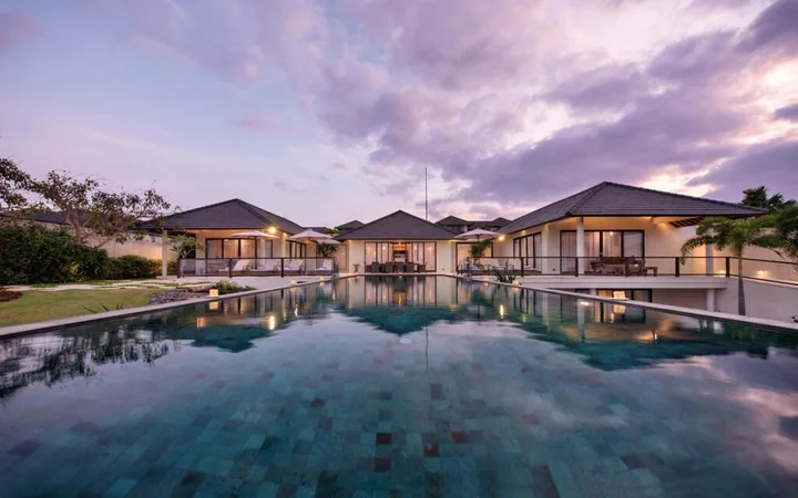 Унгасан: Karang Saujana Estate