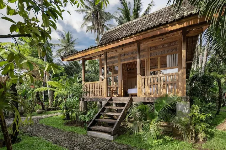 Сукавати: Rumah Kayu Resort