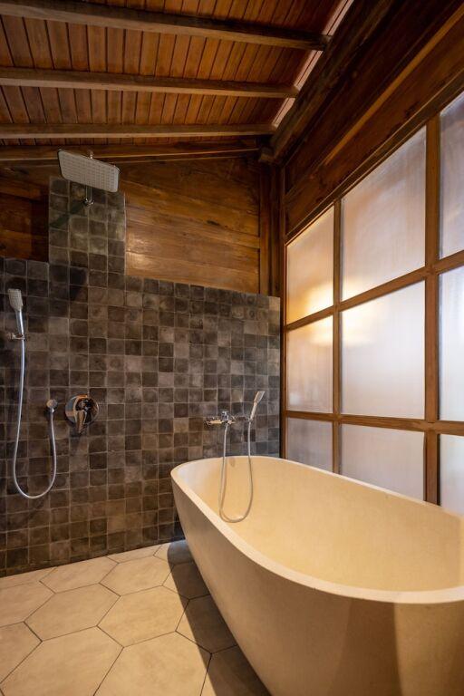 Сукавати: Rumah Kayu Resort