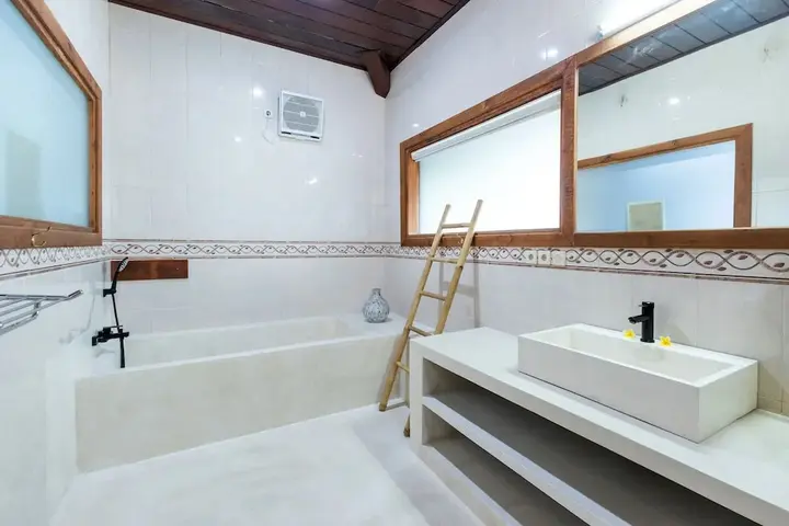 Туламбен: Kanna Seafront Estate