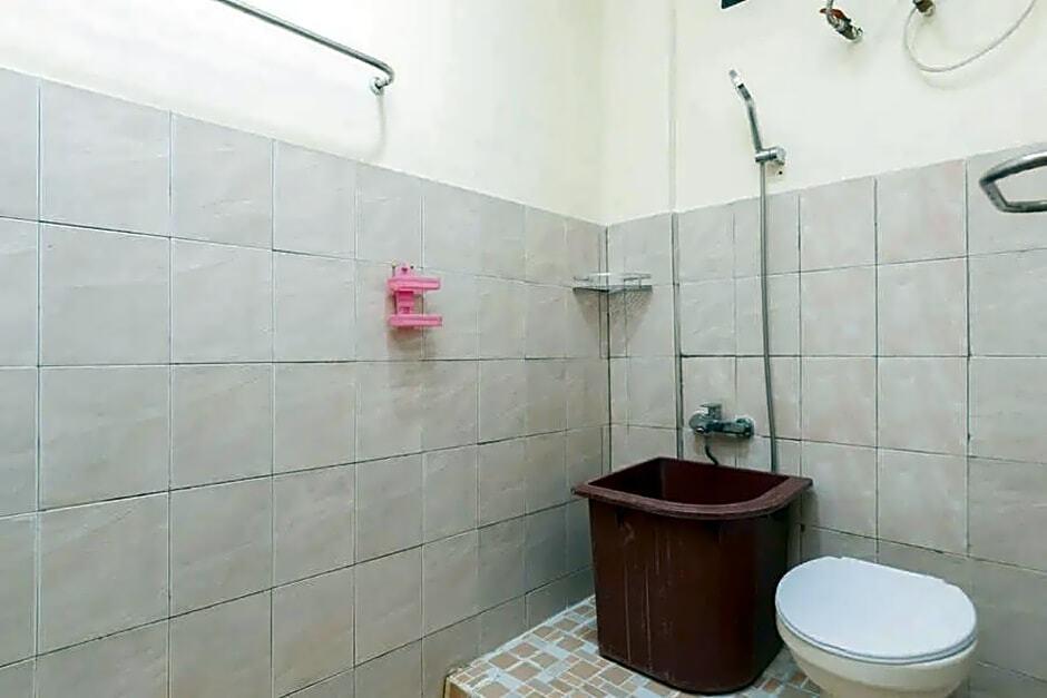 Озеро Тоба: Hotel 78 Parapat Mitra RedDoorz