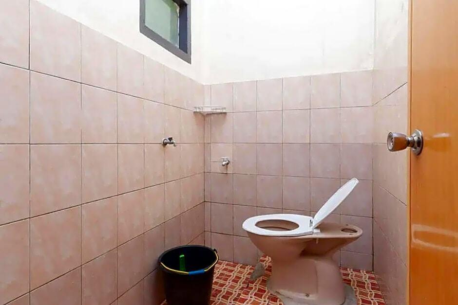 Озеро Тоба: Hotel 78 Parapat Mitra RedDoorz