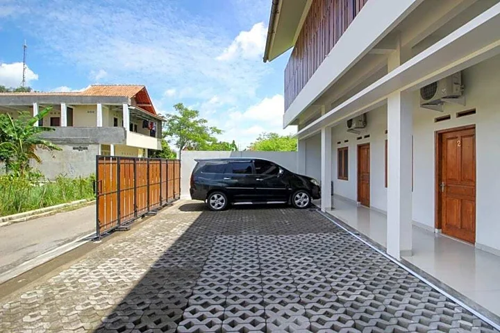 Батуретно: RedDoorz Syariah At Griya Izzara Guest House
