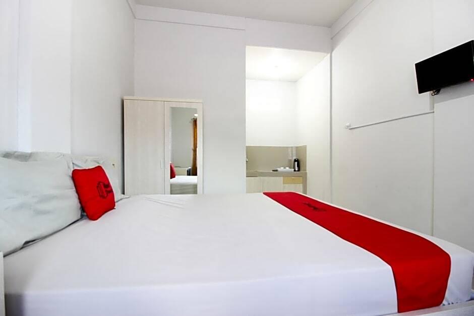Батуретно: RedDoorz Syariah At Griya Izzara Guest House