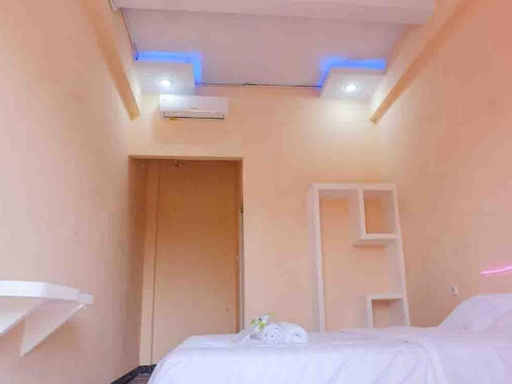 Artayya Puri 2 near Alun Alun Caruban Mitra RedDoorz — фото 3