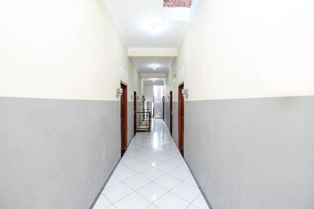 Суракарта: SPOT ON 2209 Solo Point Syariah