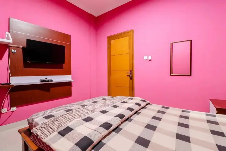 Депок: Khatarina Female Residence by ZUZU