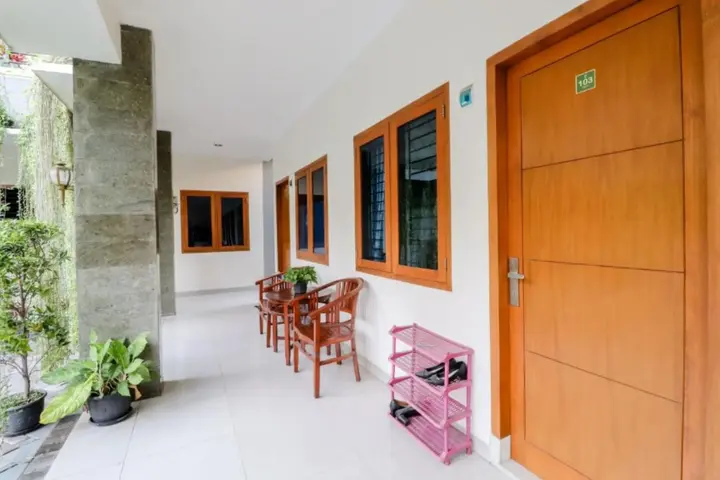Депок: Khatarina Female Residence by ZUZU