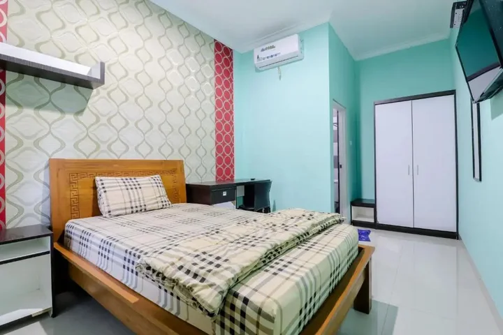 Депок: Khatarina Female Residence by ZUZU