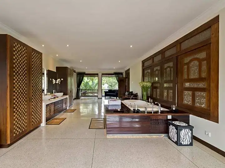 Spacious 8 bedroom pool villa in Canggu — фото 1