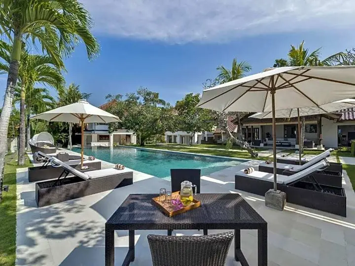 Переренан: Spacious 8 bedroom pool villa in Canggu