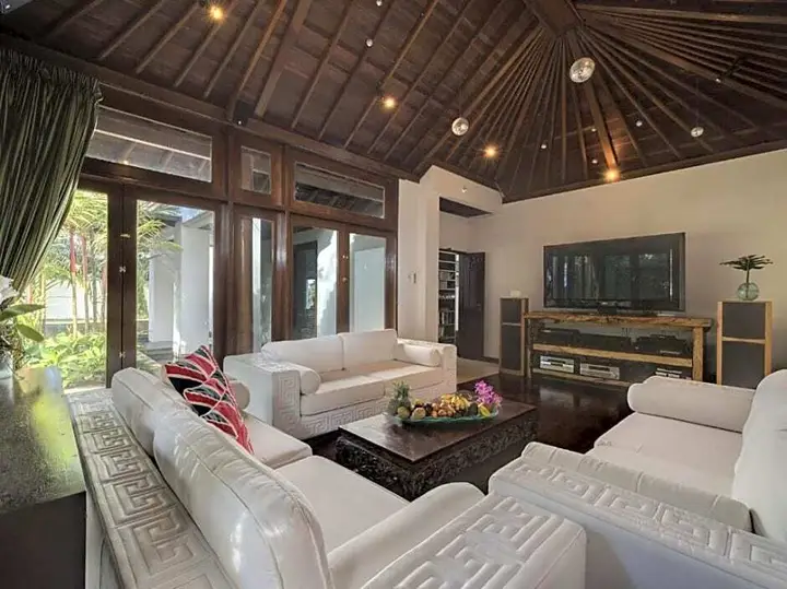 Spacious 8 bedroom pool villa in Canggu — фото 5