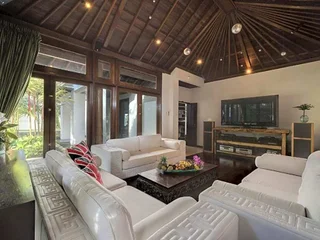 Переренан: Spacious 8 bedroom pool villa in Canggu