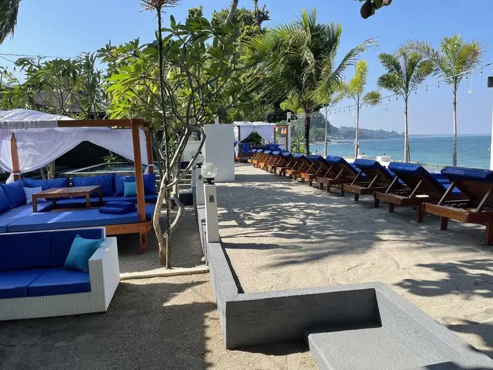 Сенджиги: Beach Club Lombok by Bale Solah