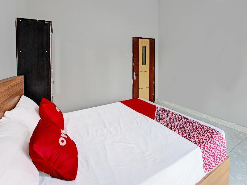 Jerowaru: Hotel J3 by OYO