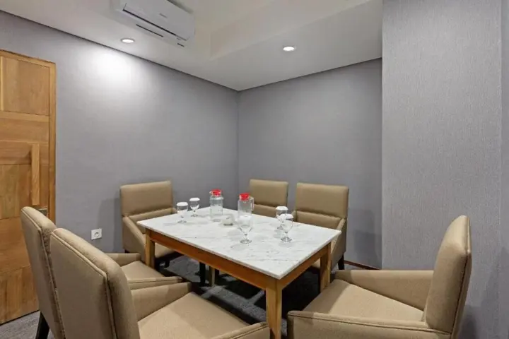 Суракарта: Hotel Neo Gading Solo