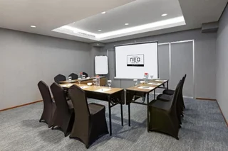 Суракарта: Hotel Neo Gading Solo
