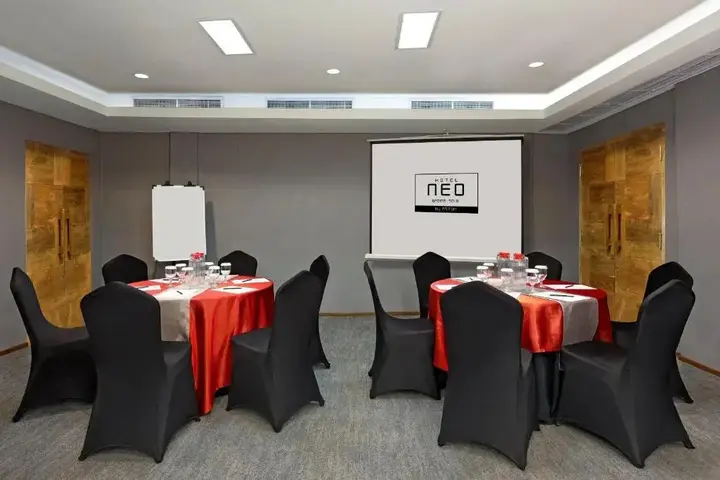 Суракарта: Hotel Neo Gading Solo