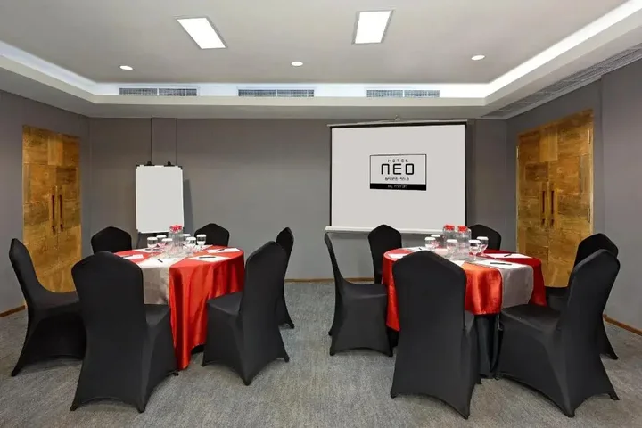 Суракарта: Hotel Neo Gading Solo
