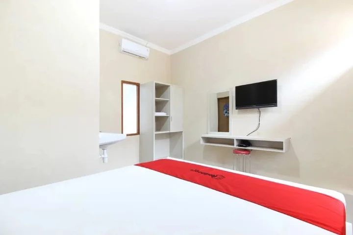 Суракарта: Formerly RedDoorz near Balekambang City Park