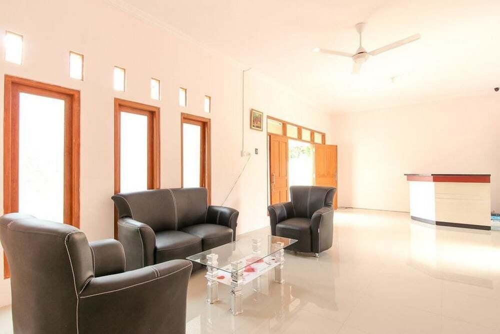 Суракарта: Formerly RedDoorz near Balekambang City Park