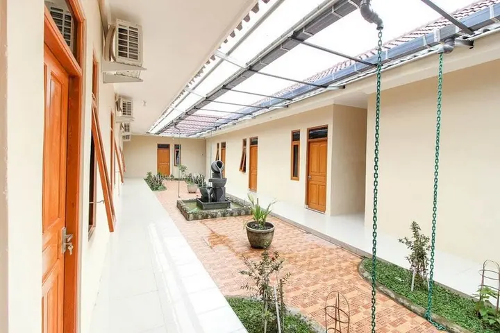 Суракарта: Formerly RedDoorz near Balekambang City Park