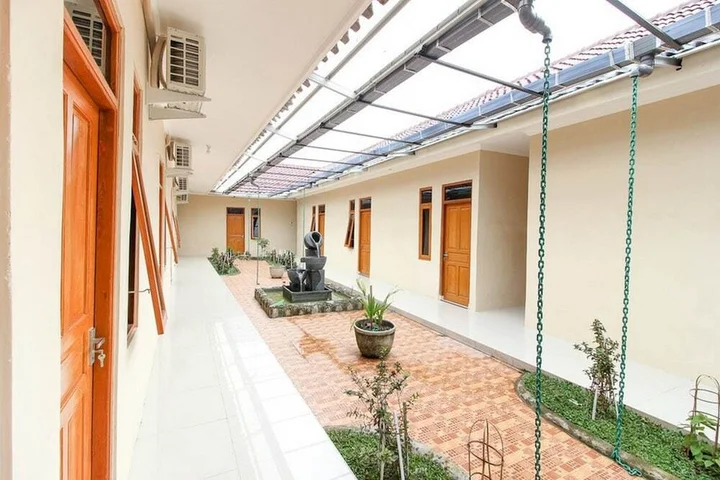 Суракарта: Formerly RedDoorz near Balekambang City Park