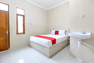 Суракарта: Formerly RedDoorz near Balekambang City Park