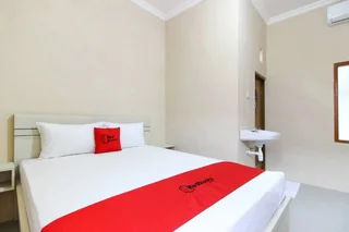Суракарта: Formerly RedDoorz near Balekambang City Park