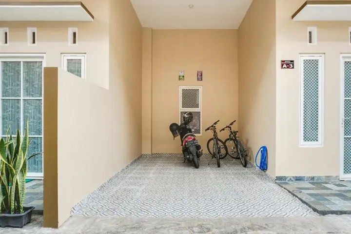Маланг: OYO Life 91569 Omah Wijaya Kusuma Syariah