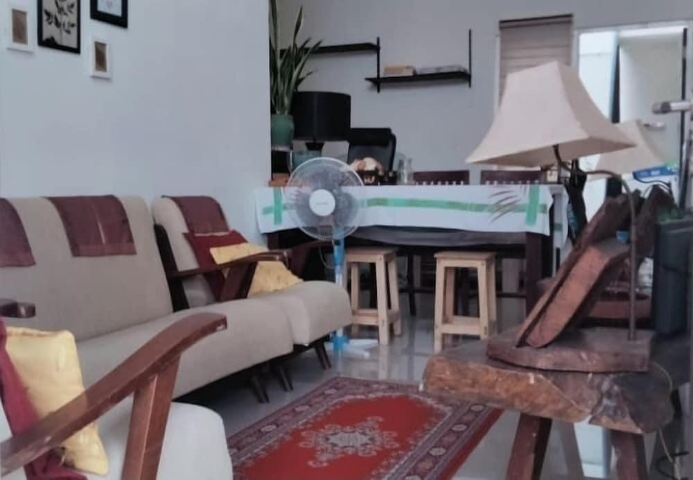 Маланг: Emerald Family Guesthouse