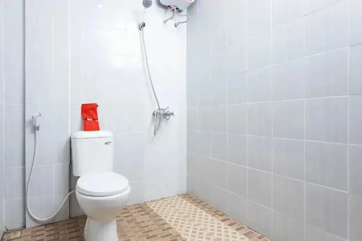 Маланг: Reddoorz Hostel @ Malang City Center
