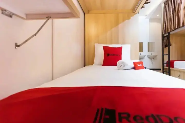 Маланг: Reddoorz Hostel @ Malang City Center