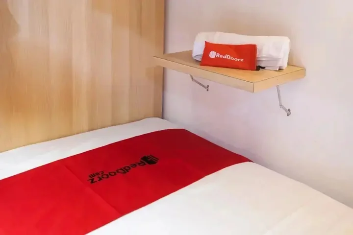 Маланг: Reddoorz Hostel @ Malang City Center