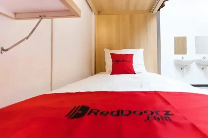 Маланг: Reddoorz Hostel @ Malang City Center